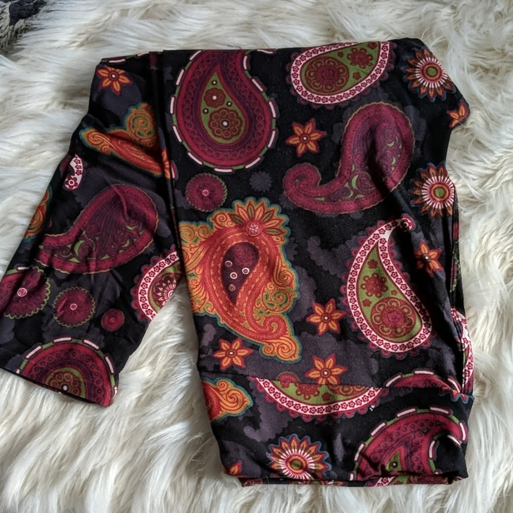 TC LuLARoe leggings Paisley